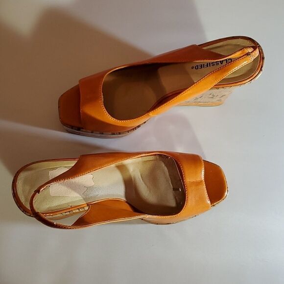 CLASSIFIED WOMEN"S WEDGE STYLE OPEN TOE SANDAL - Picture 5 of 16